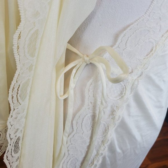 Vintage Cream Satin‎ Bridal Nylon Robe Lace Trim Long USA M/L - Picture 7 of 10